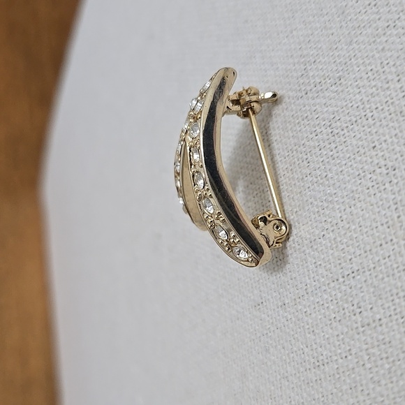 "V" INITIAL RHINESTONE STUDDED BROOCH - Picture 2 of 3